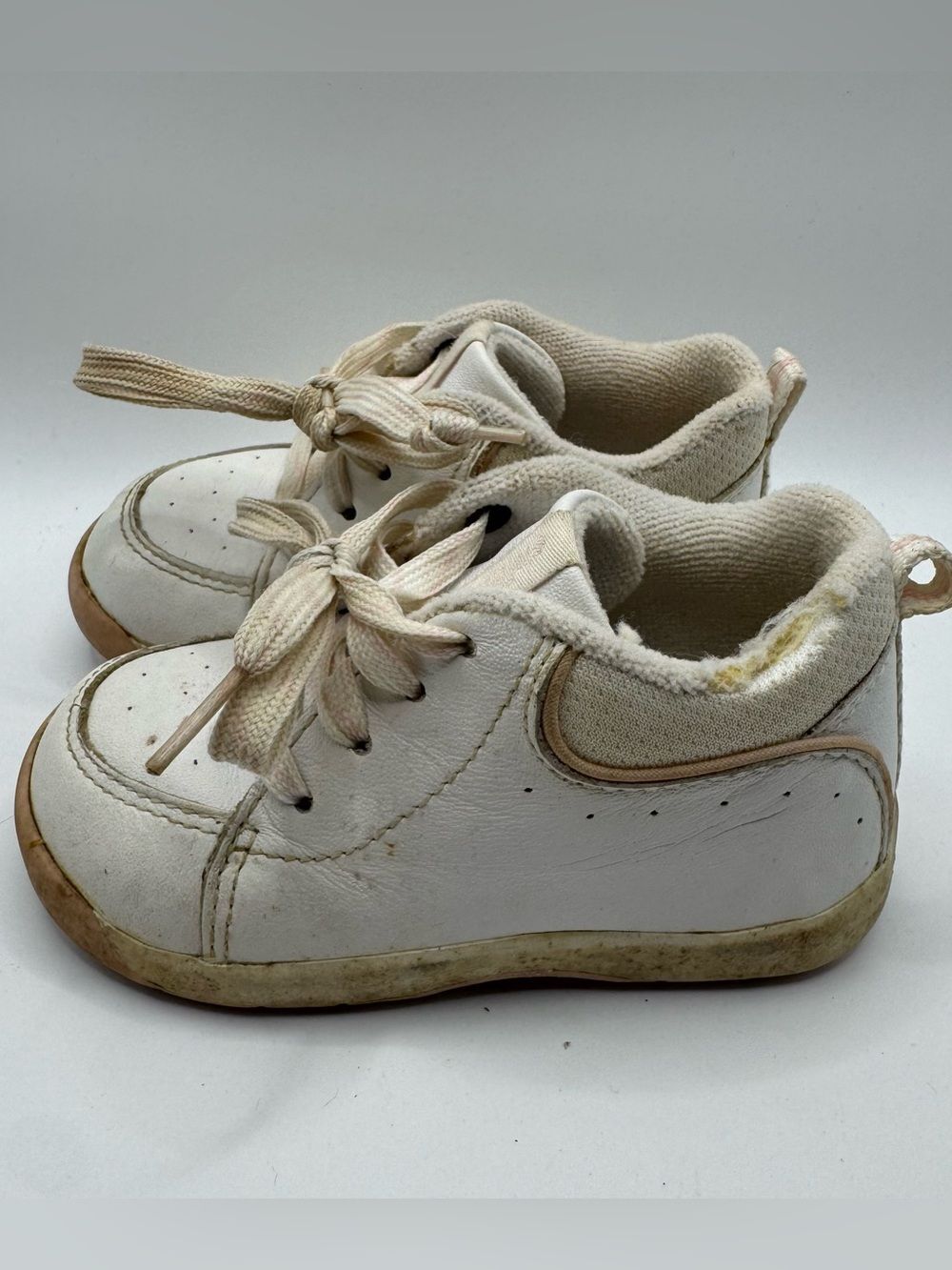 VTG Stride Rite Girls Sneakers Size 5W Pink White Retro Y2K Playwear Daycare